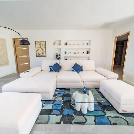 Loupaia - Luxury - Pool - Gym - Sauna Villa
